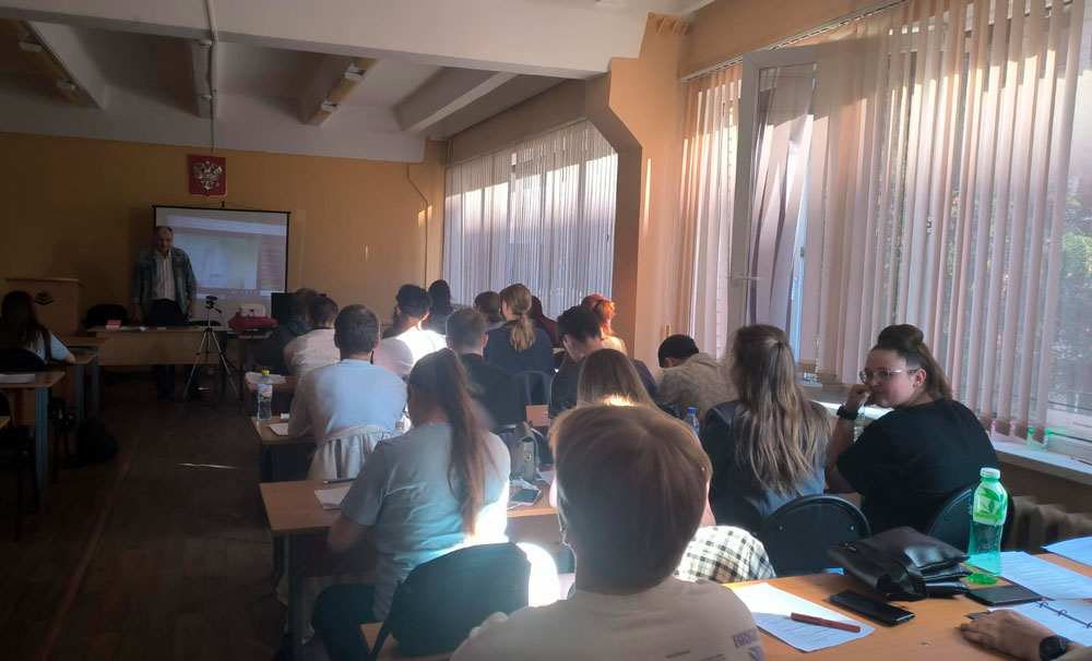 Студенты и преподаватели АНО ВО 